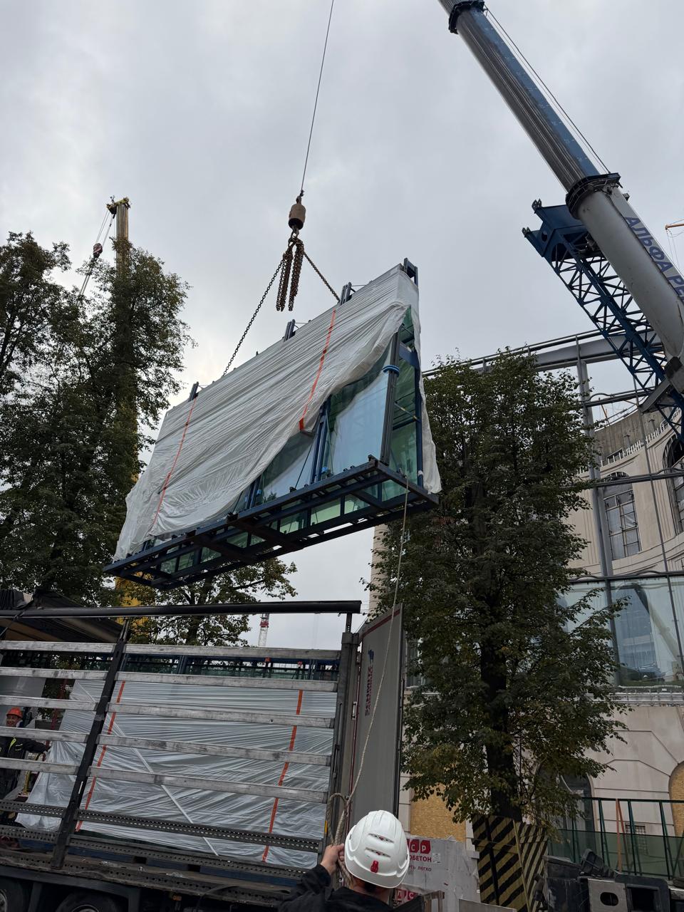 Large-format glass unit transport 2
